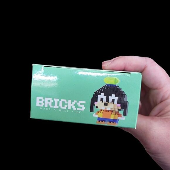 Brand New Disney Goofy Bricks Lego Figure - Picture 2 of 5